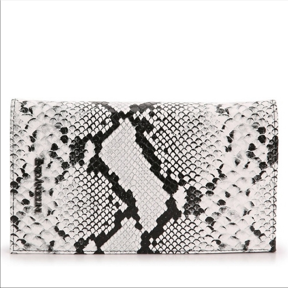 ENZO ANGIOLINI travel clutch
